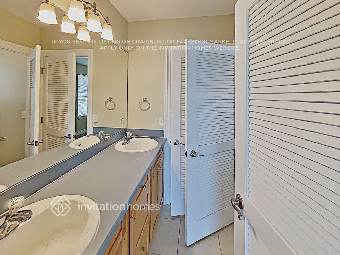 Building Photo - 10613 Lakeshore Dr