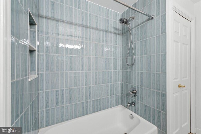 Building Photo - 5705 Brewer House Cir