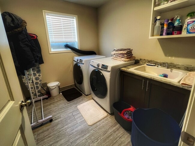 Building Photo - 13788 Grandeur Ave