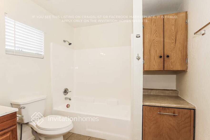 Building Photo - 134 S Main Dr