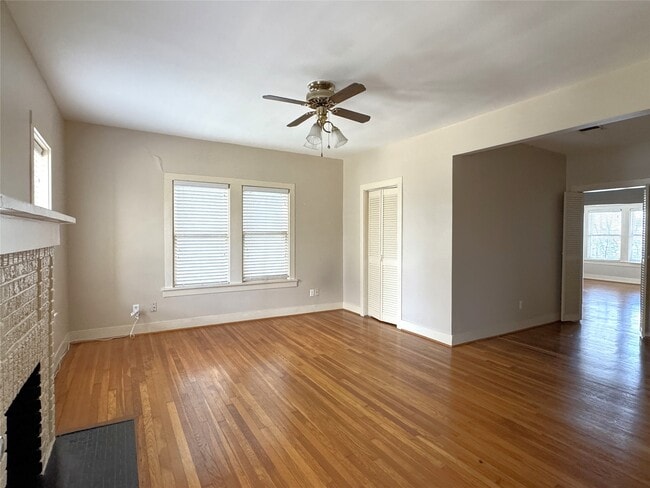 Building Photo - 302 W Saulnier St