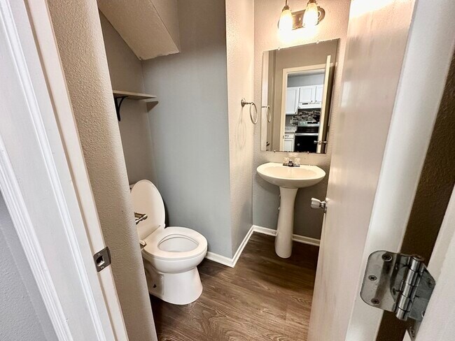 Building Photo - Perry Township 3 bedroom 2.5 bathroom