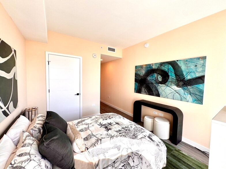 Building Photo - 1940 NW 2nd Ct