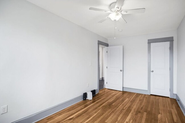 Building Photo - Chic 1 Bedroom Abode Just Off of H Street!...