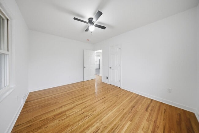 Building Photo - 1115 Kelly Ave