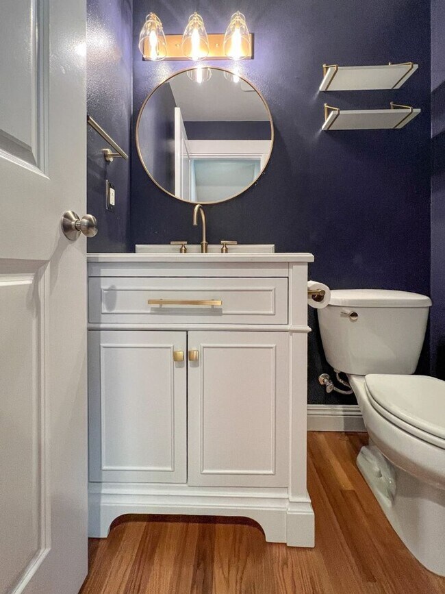 Building Photo - 2Bd/3Ba Seattle Townhouse