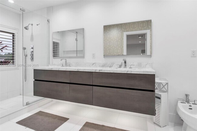 Building Photo - 415 Rovino Ave