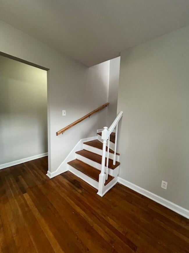 Building Photo - 1503 Roanoke Rd