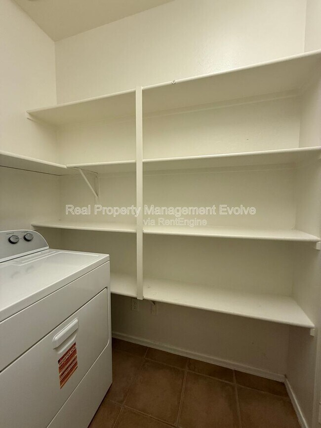 Building Photo - 7337 W St Catherine Ave