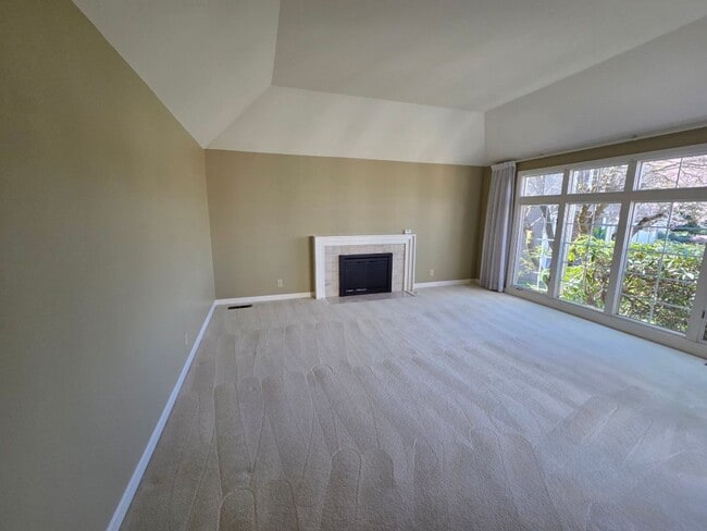 Building Photo - 4Bd/2.5Ba Bellevue House