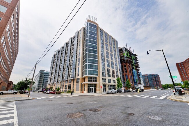 Building Photo - Modern 2br/2ba at Navy Yard