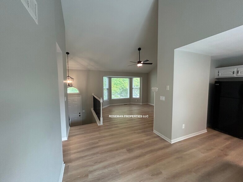 Living Room - 1045 N Lincoln St