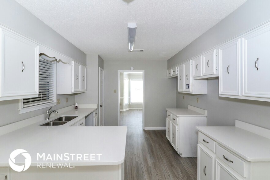 Building Photo - 4652 Blandford Dr