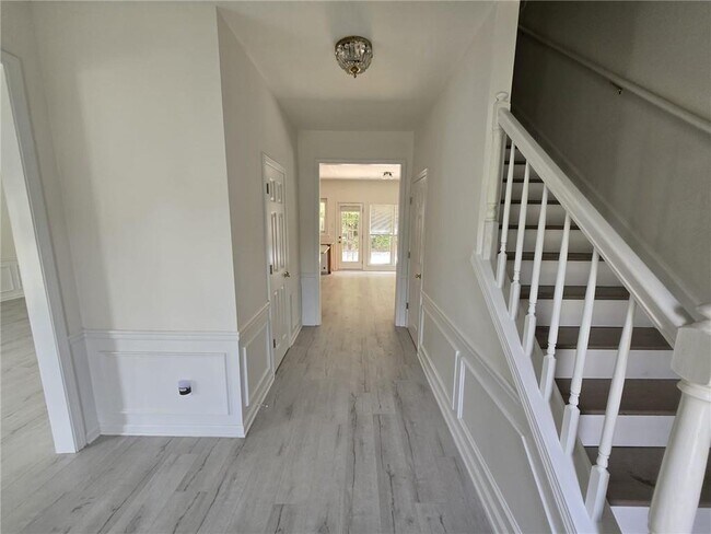 Building Photo - 10845 Glenbarr Dr
