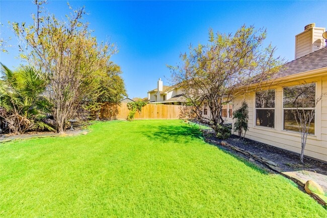 Building Photo - 9822 Memorial Crossing Dr