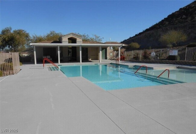 Building Photo - 664 Solitude Point Ave