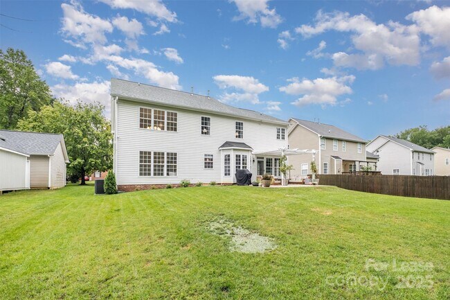 Building Photo - 2435 Alaqua Ct
