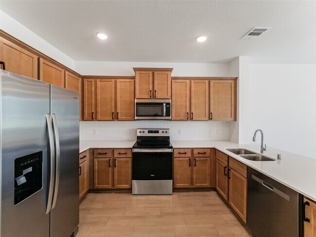 Building Photo - 2230 Memory Oaks Dr