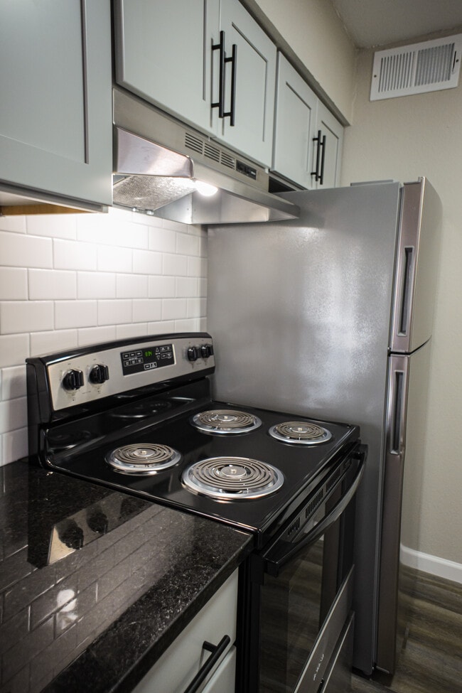 Building Photo - Win at Brady