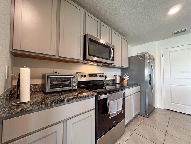 Building Photo - 10634 Chippewa Dr