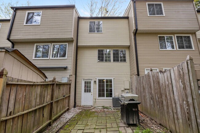 Building Photo - 7716 Sandra Ln