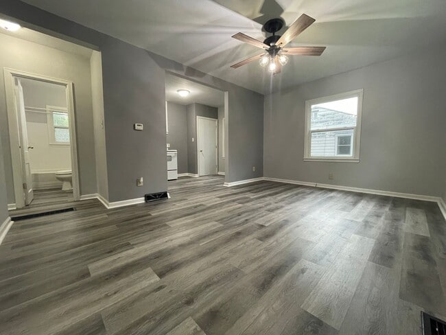 Building Photo - 2 bed, 1 bath home for rent in Waterloo