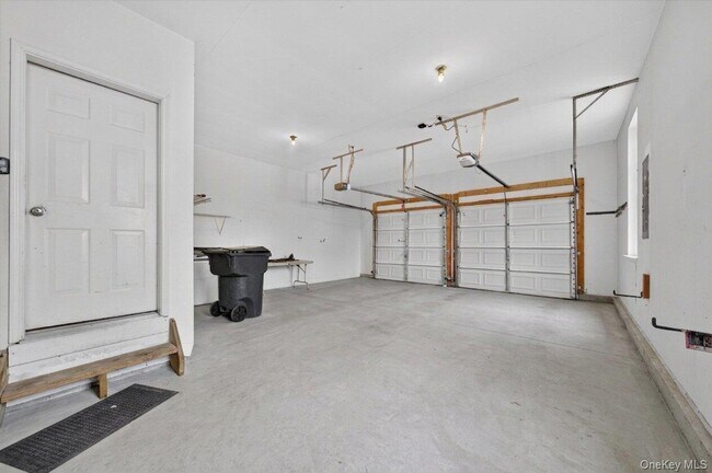 Building Photo - 5 Oldwyck Crescent