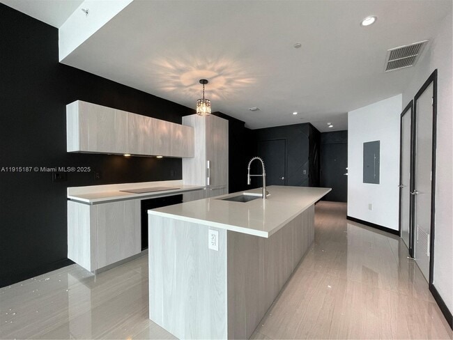 Building Photo - 480 NE 31st St