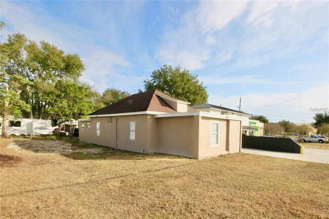 Building Photo - 610 Dundee Rd