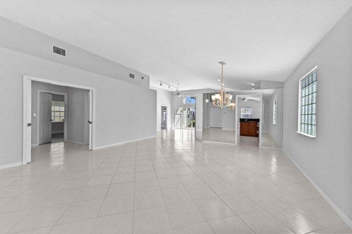 Building Photo - 14066 Glenlyon Ct