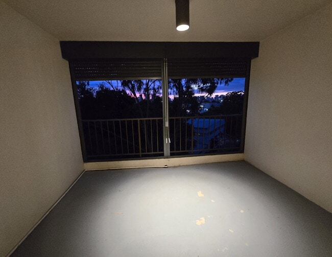 Building Photo - Renovated 2br, 2ba, 2pkg - Regency Park with Views!