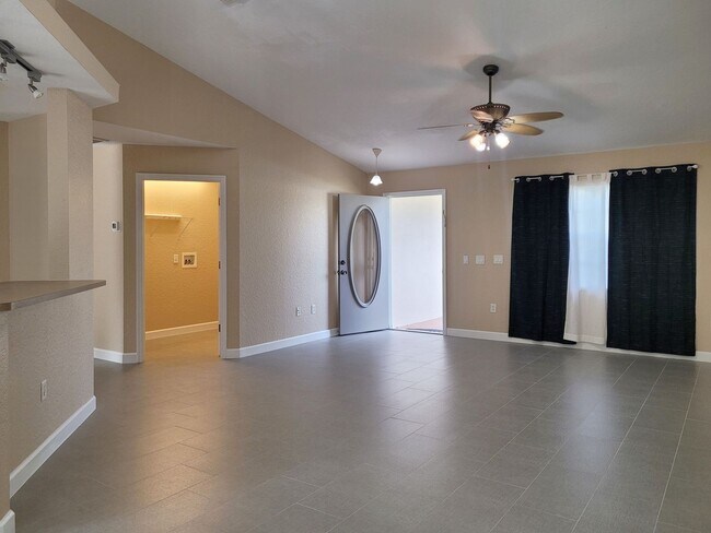 Building Photo - 3/2/2 Rental Home located centrally in Spring Hill FL 34609