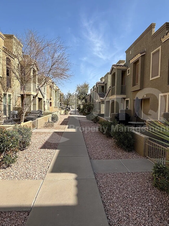 Building Photo - 6710 E University Dr