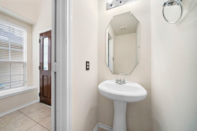 Building Photo - 3315 Victorian Manor Ln