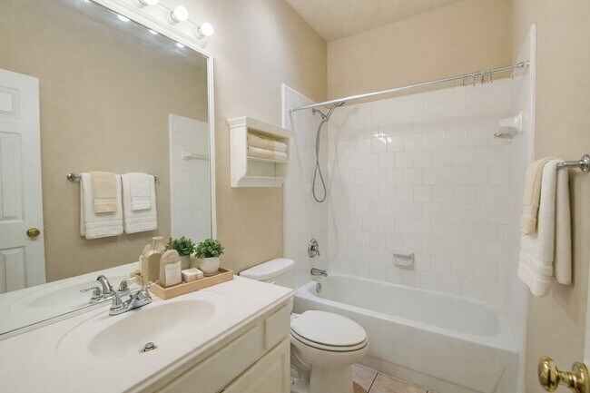 Building Photo - 18422 Auburn Woods Dr