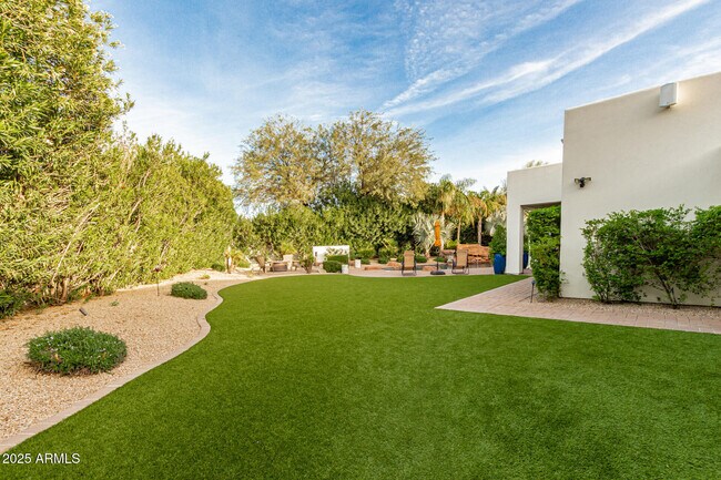 Building Photo - 7002 E Aster Dr