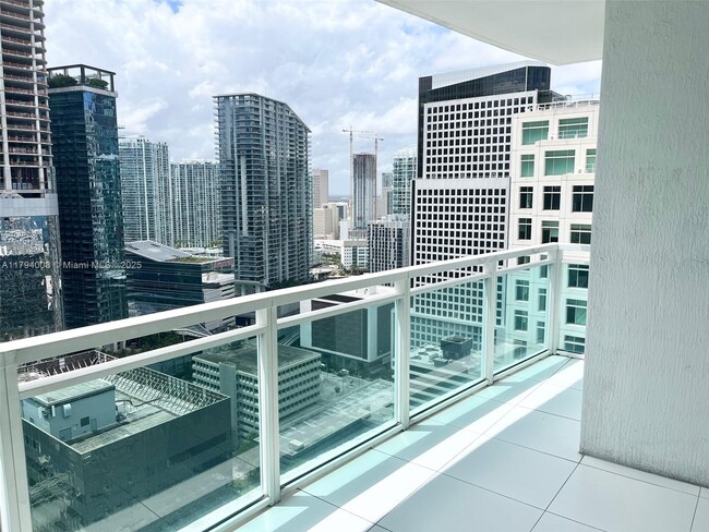 Building Photo - 950 Brickell Bay Dr