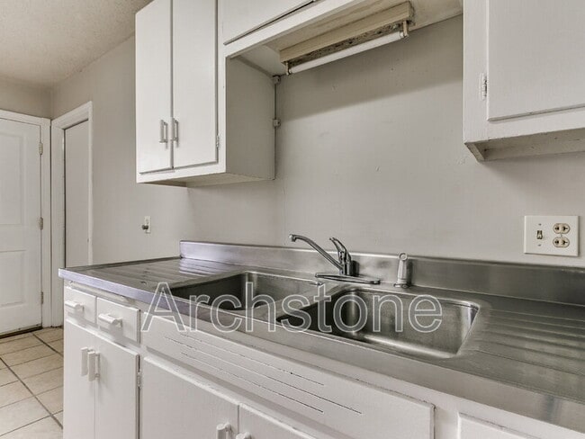 Building Photo - 1308 Kinkaid Dr