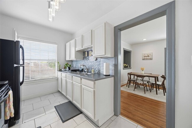 Building Photo - 1546 Lombardy St