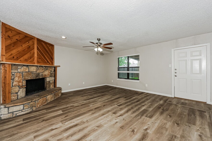 Building Photo - 933 Lemontree Dr