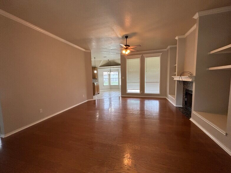 Building Photo - 1806 Sand Stone