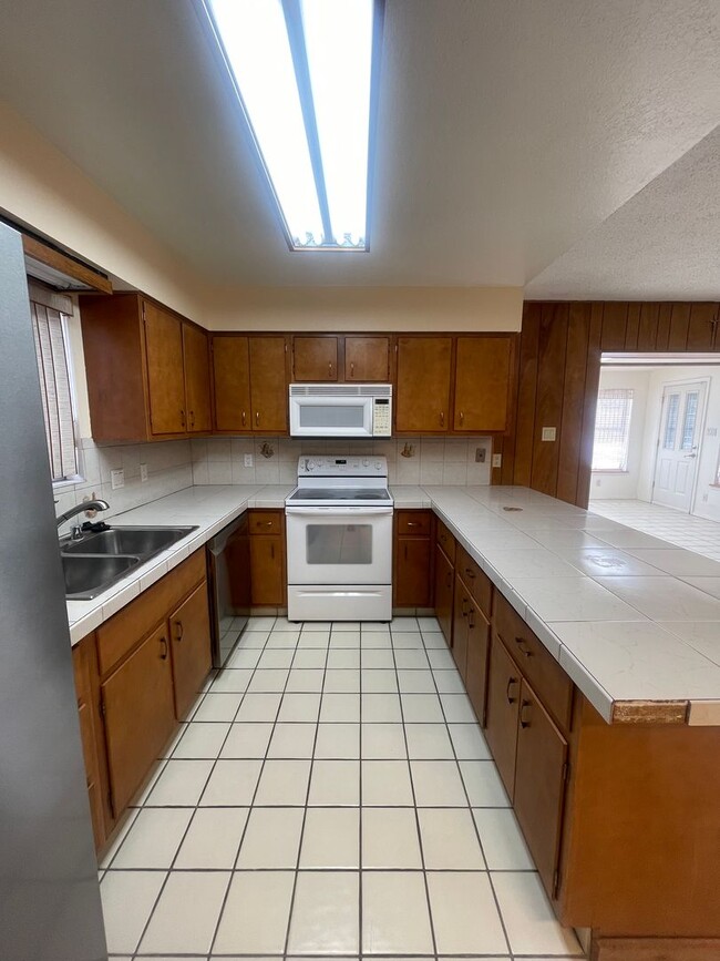 Building Photo - Charming 4 Bedroom/2 Bathroom House Near NMSU