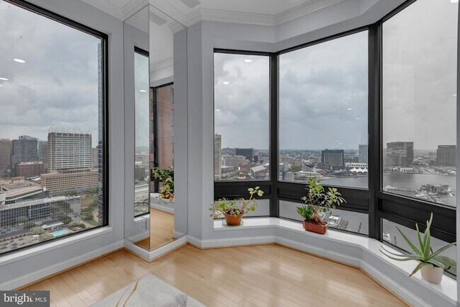 Building Photo - 10 E Lee St