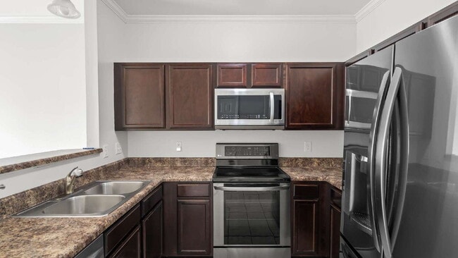 Building Photo - "Charming 2-Bed Townhouse with 2.5 Baths i...