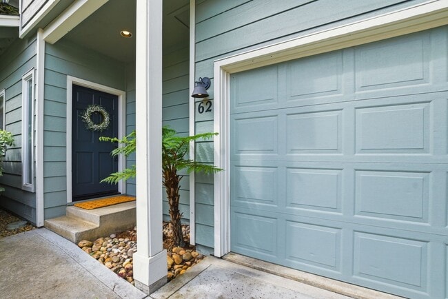 Building Photo - Contemporary 2 Bed, 2.5 Bath Home in North Napa