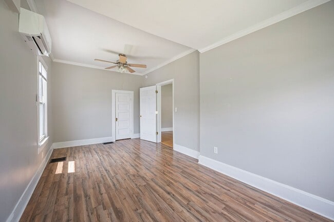 Building Photo - 4 bedroom home in Rich Creek!