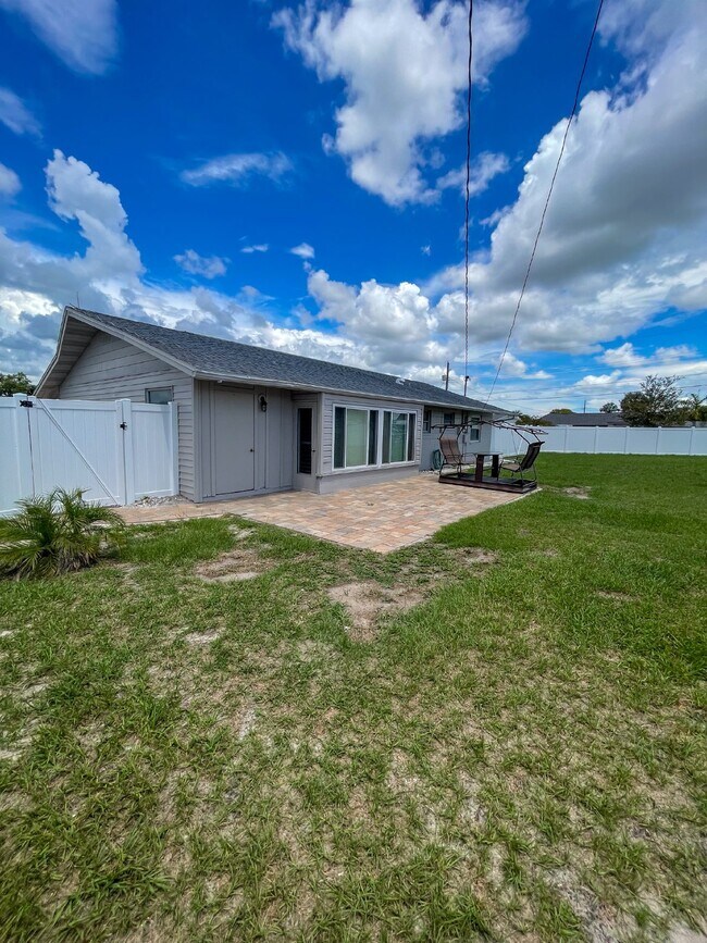 Building Photo - 1204 Harkness Way
