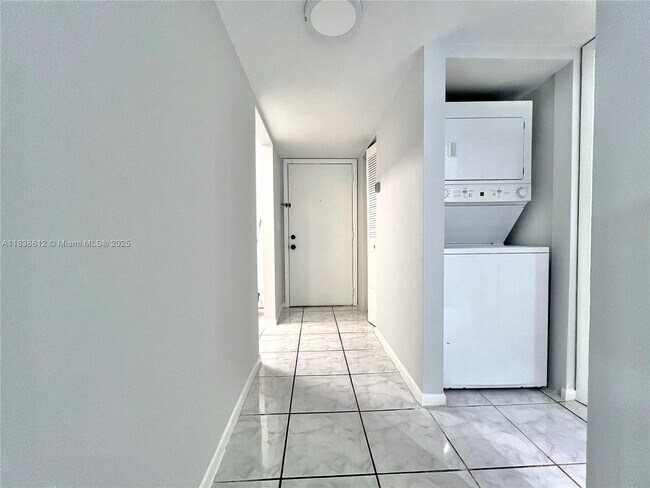 Building Photo - 8450 Lagos De Campo Blvd