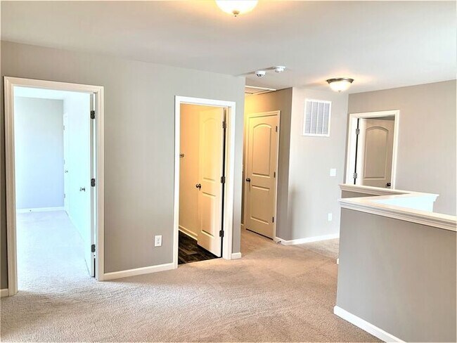 Building Photo - Newer Home in Reedy Fork, SS Appliance, Gr...