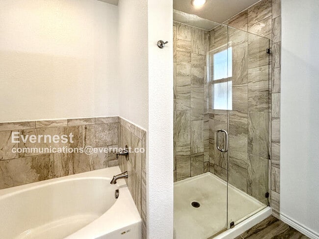 Building Photo - 8503 Glade Dr